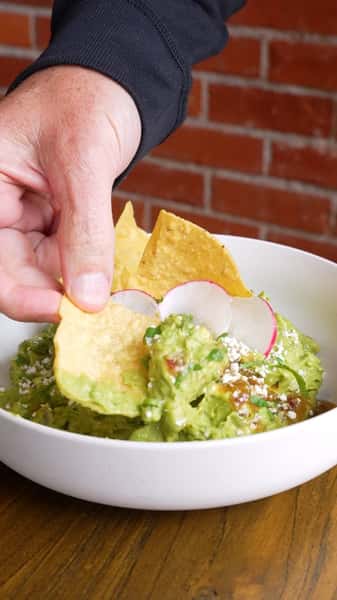 Craving that perfect dip? 🥑 Our guacamole at Cencalli Taqueria in Littleton is always made fresh, right when you order it! Get ready for creamy, zesty goodness in every bite. Perfect for sharing (or not 😉).
.
.
.
.
#guacamole #colorado #littletoncolorado #ocneats