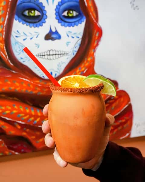 Have you ever tried a Cantarito? Ours is made with Tequila Reposada, lime, orange and grapefruit juice, agave syrup and Squirt. 🍹🎊
.
.
.
.
.
#cantaritos #littletoncolorado #drinkporn #cocktailporn