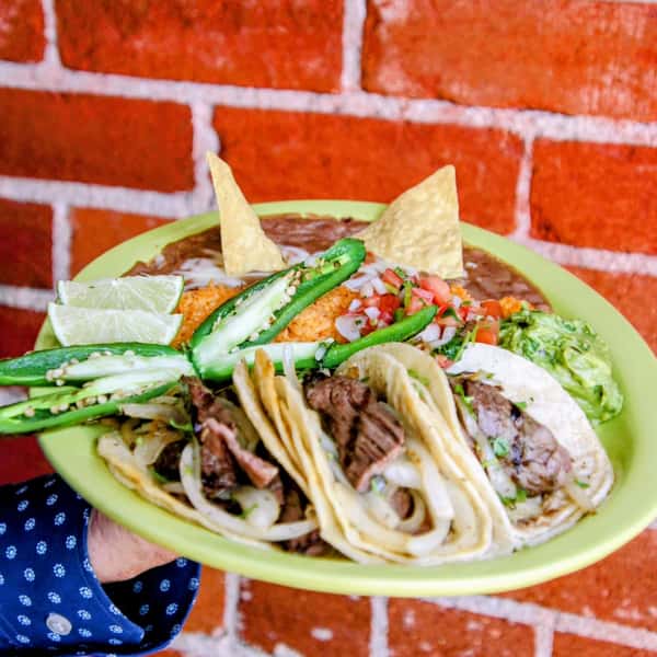 And just like that you know where you're celebrating #tacotuesday 😋🌮🎊
.
.
.
.
.
#littletoncolorado #tacosofinstagram #coloradofoodie #eats