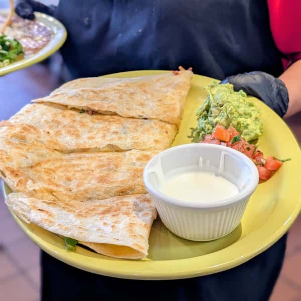 Have you tried our quesadillas? 12" flour tortilla, mozzarella cheese, fresh guacamole, sour cream and homemade salsa. Choose from cheese, carnitas, al pastor, chicken al pastor, barbacoa or asada. 😋🎊
.
.
.
.
.
#quesadilla #quesadillas #mexicanfoodporn #littletoncolorado #denverfood
