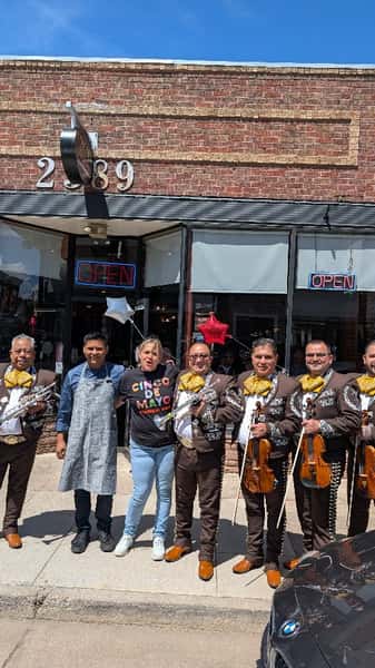 Join us all day for our #cincodemayo celebration. The mariachi band has started. 🇲🇽🥳🍹🎉
.
.
.
#littletoncolorado #mexicanfoodporn #mexicanrestaurant
