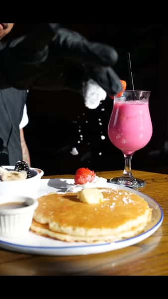 Join us for brunch every Saturday and Sunday from 8-12 and enjoy dishes like our scrumptious pancakes 🥞🤤
.
.
.
.
.
#pancakes #littleton #coloradofoodie #denverfood #ocneats