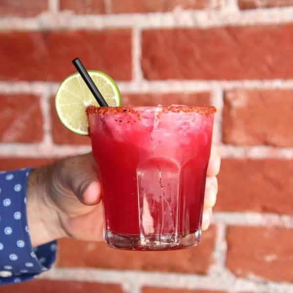 Cheers to the weekend! You made it through another crazy week reward yourself with one or two of our delicious cocktails like this Hibiscus Margarita. 🍹🎉🤤
.
.
.
.
.
#margarita #cocktailsofinstagram #littleton #drinkporn