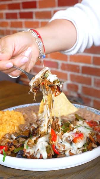 Have you tried our Alambre? Choose either steak or pastor with melted cheese, sauteed peppers and onions, cilantro, salsa, tortillas, rice and beans. 🥳🤤🎉
.
.
.
.
#mexicanfoodporn #alambre #littletoncolorado #303eats