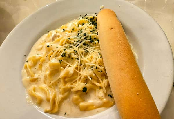 Fettuccine Alfredo (V), Lunch & Dinner Menu