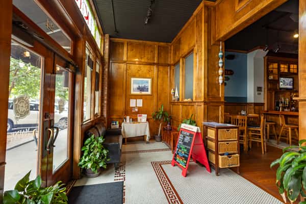 MaineStreetCoastalCuisine_Interior(Medium)2.jpg