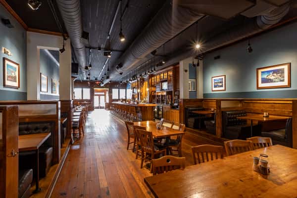 MaineStreetCoastalCuisine_Interior(Wide)8(3).jpg