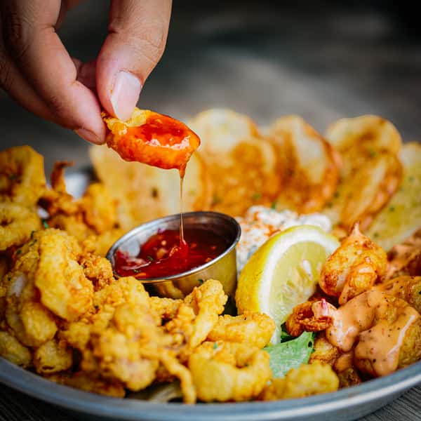 Fried Calamari with dipping sauce