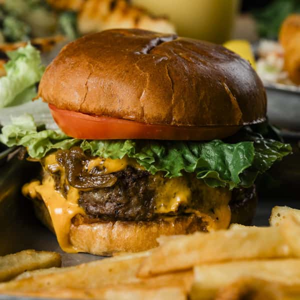 Breakwater Burger (780-1120 cal)