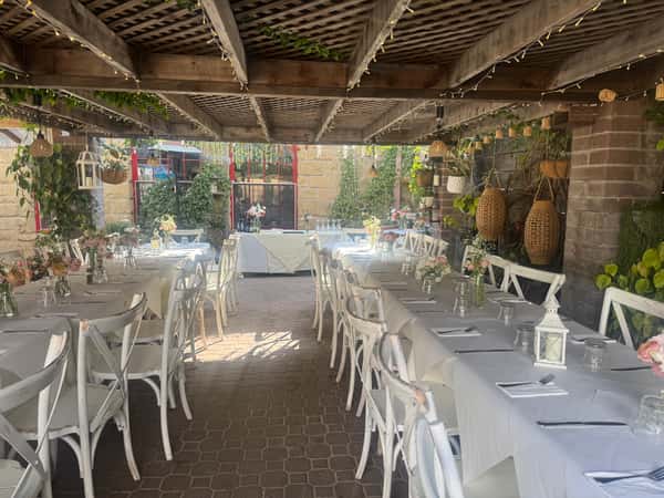 White tablecloths with lights on the trellis