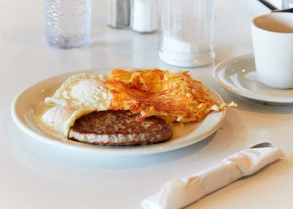 steak breakfast plate