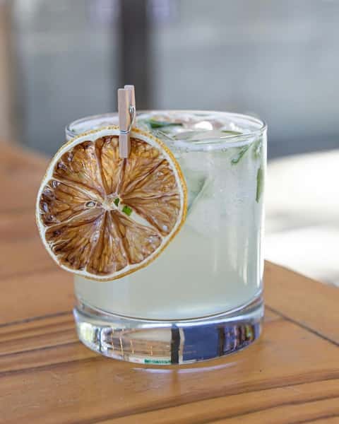 Fresh, floral, and dangerously easy to sip 🍯🌿

Meet the Honey Basil Suckle — made with Cathead Honeysuckle Vodka, St. Elder, fresh lemon juice, basil, and soda water for a bright, refreshing finish.

Come give it a try ✨

#SpecialityCocktail #HoneyBasilCocktail #JamesIsland #CharlestonSC #Bar