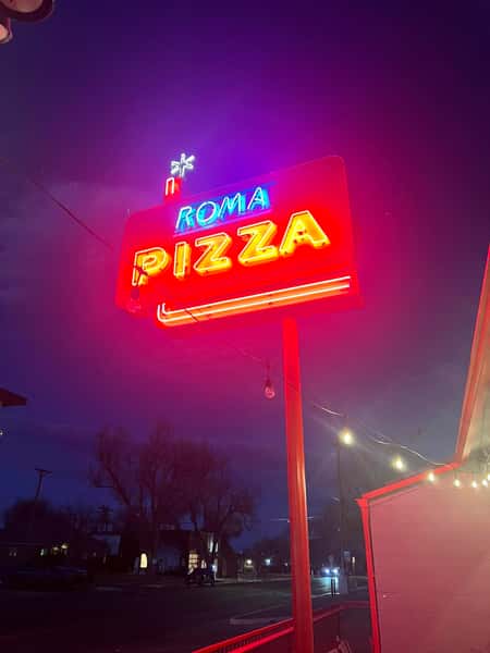 Roma Pizza neon sign