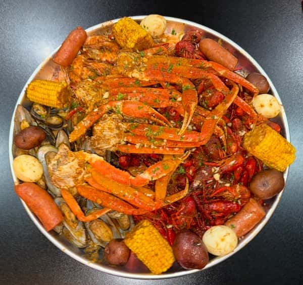 2 lb snow crab, 1 lb shrimp, 1 lb mussel, 3 lb crawfish, 4egg, 6potato, 4corn, 2sausage