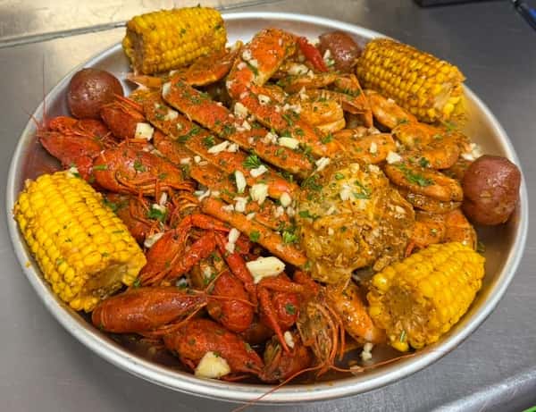 1 lb snow crab, 1 lb shrimp, 3 lb crawfish, 4corn, 4potato