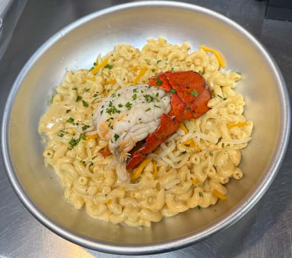 Lobster (5-oz) tail mac & cheese