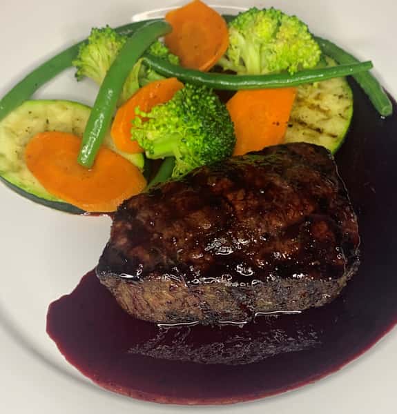 filete marcado con vegetales