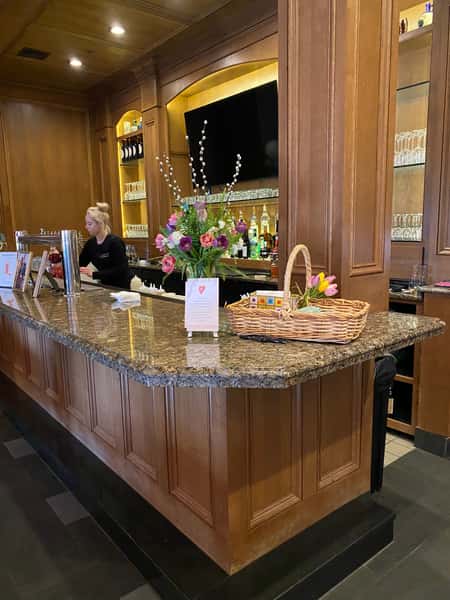 Upham Room, Bar, Shower