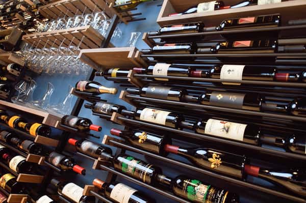 wine wall rouj 