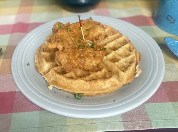 CHICKEN & WAFFLES