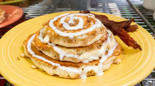 CINNAMON ROLL PANCAKES