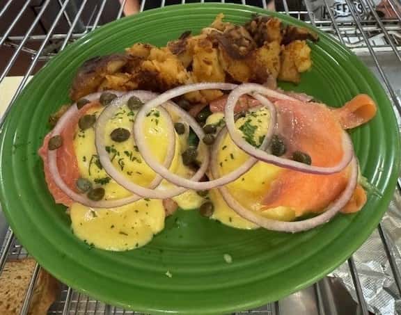 SMOKED SALMON BENEDICT