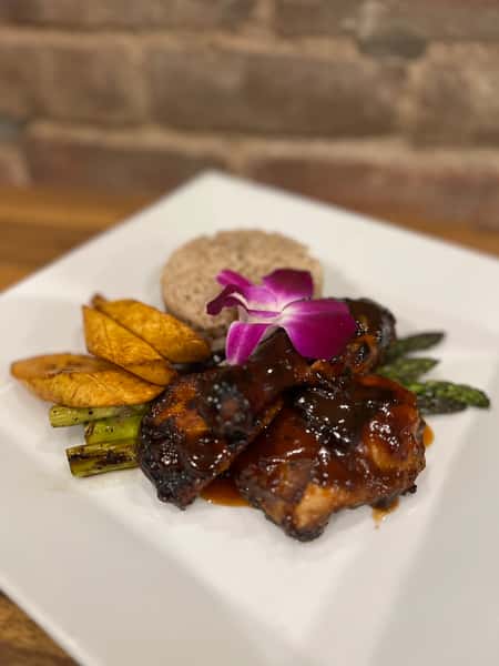 plate of caribbean food