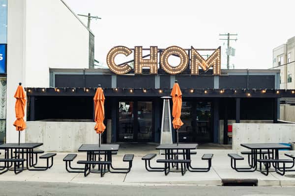 Chom exterior