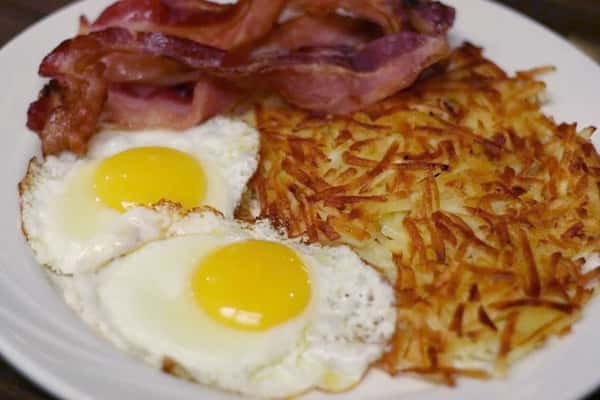 Eggs, bacon, and hashbrowns