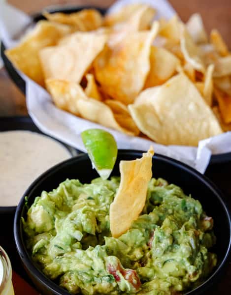 nachos guacamole