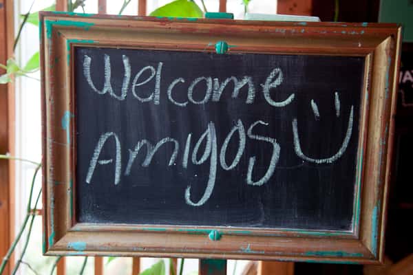 welcome amigos sign