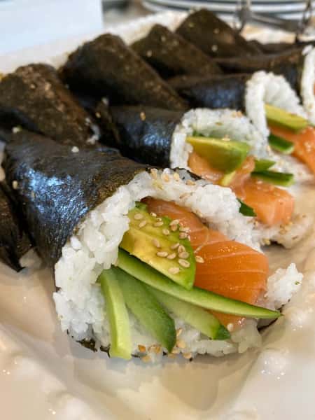 Salmon Hand Roll