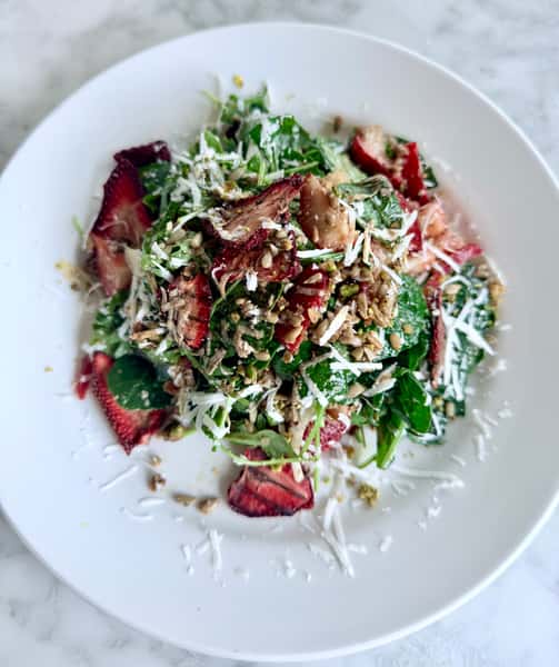 Insalata di fragola con cavolo nero