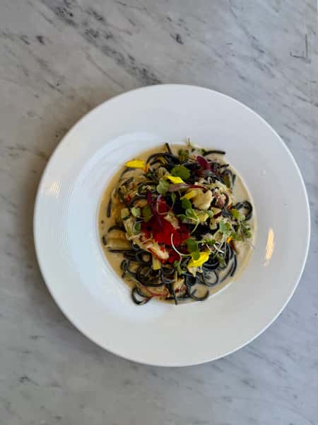 Granchio con Pasta Nera