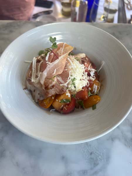 Insalata con melone e prosciutto