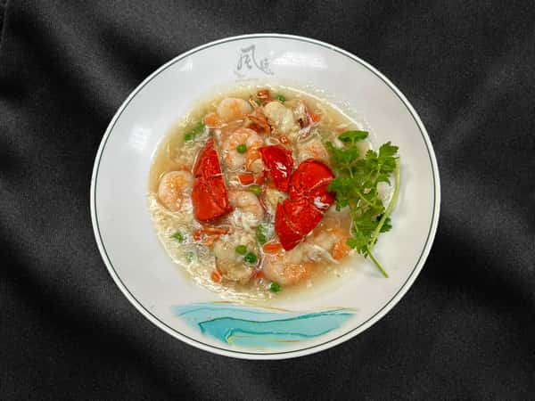 滑蛋龍蝦尾蝦龍糊 / Lobster Tail & Shrimp with Silken Egg in Lobster Sauce