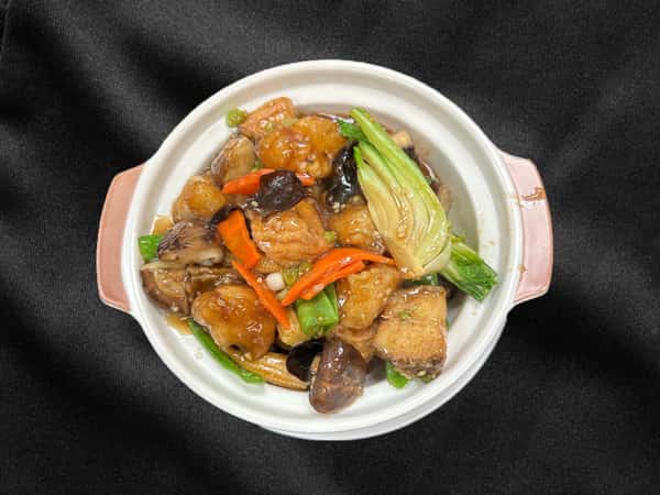 145 Sautéed Chilean Sea Bass with Shiitake Mushroom Clay Pot