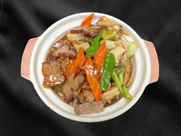 146. 八珍豆腐煲 / Assorted Meat with Bean Curd Clay Pot