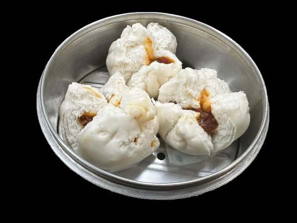 16. 蜜汁叉燒包 / Steamed BBQ Pork Bun