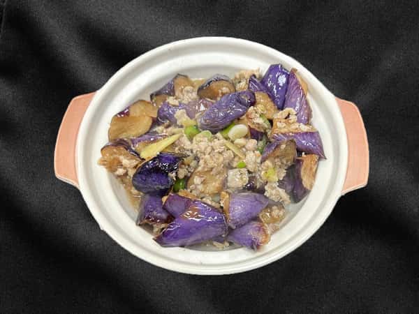 142. 鹹魚雞粒茄子煲 / Salty Fish with Chicken & Eggplant Clay Pot