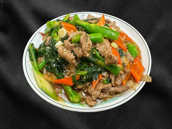 217 Stir Fried Beef & Chinese Broccoli with Flat Rice Noodle