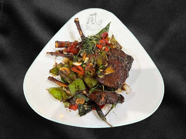 香葉黑椒羊架 / Black Pepper Lamb Chops with Fresh Basil