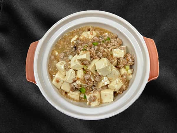 鹹魚雞粒豆腐煲 / Salty Fish with Chicken & Bean Curd Clay Pot