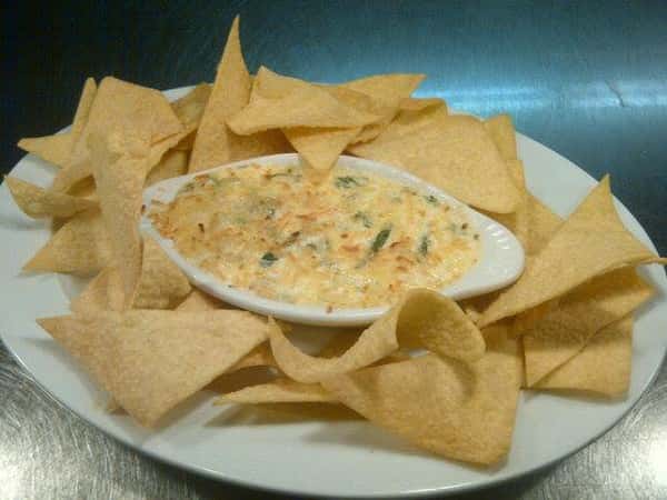 tortilla chips with dipping sauce