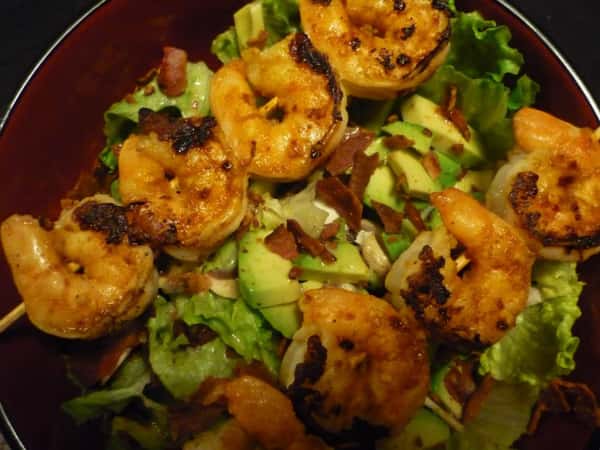 Delicious shrimp with salad