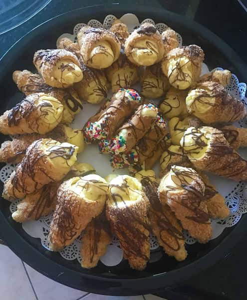 cannolis