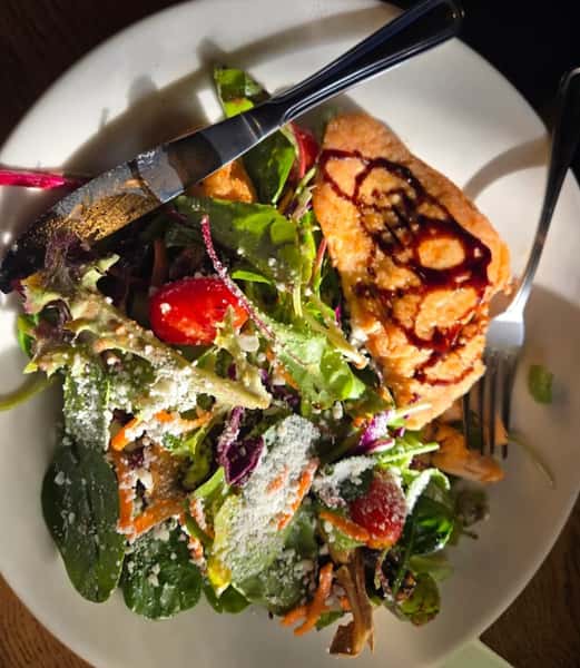 Salmon Fiel Green Salad
