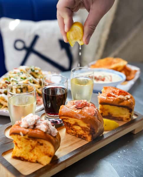 If you're not sure what to try @docklocal , let us suggest a little bit of everything! Like The Wine & Lobster Roll Flight 🦞🍷 Enjoy 3 different Lobster Rolls paired with it own complimentary glass of wine! it's perfection for the weekend and it's only @dallasfarmersmarket ⚓️