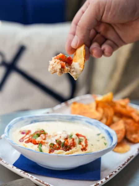 Your haven't had a Game Day party until you've added the Hot Crab Queso @docklocal 🦞