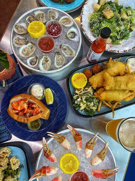 When the table looks this good, why sit at home? Join us for your favorite coastal cuisine in the heart of the city 🦞⚓️✨